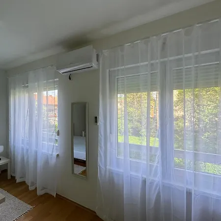 Apartment 33 *