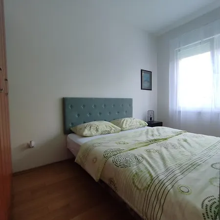 Apartment 33 *